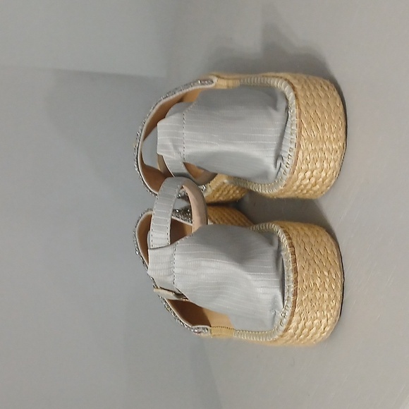 Embellished Floral Sandals ,size 41, fits size 10, made In Colombia, pre-owned - Picture 5 of 7